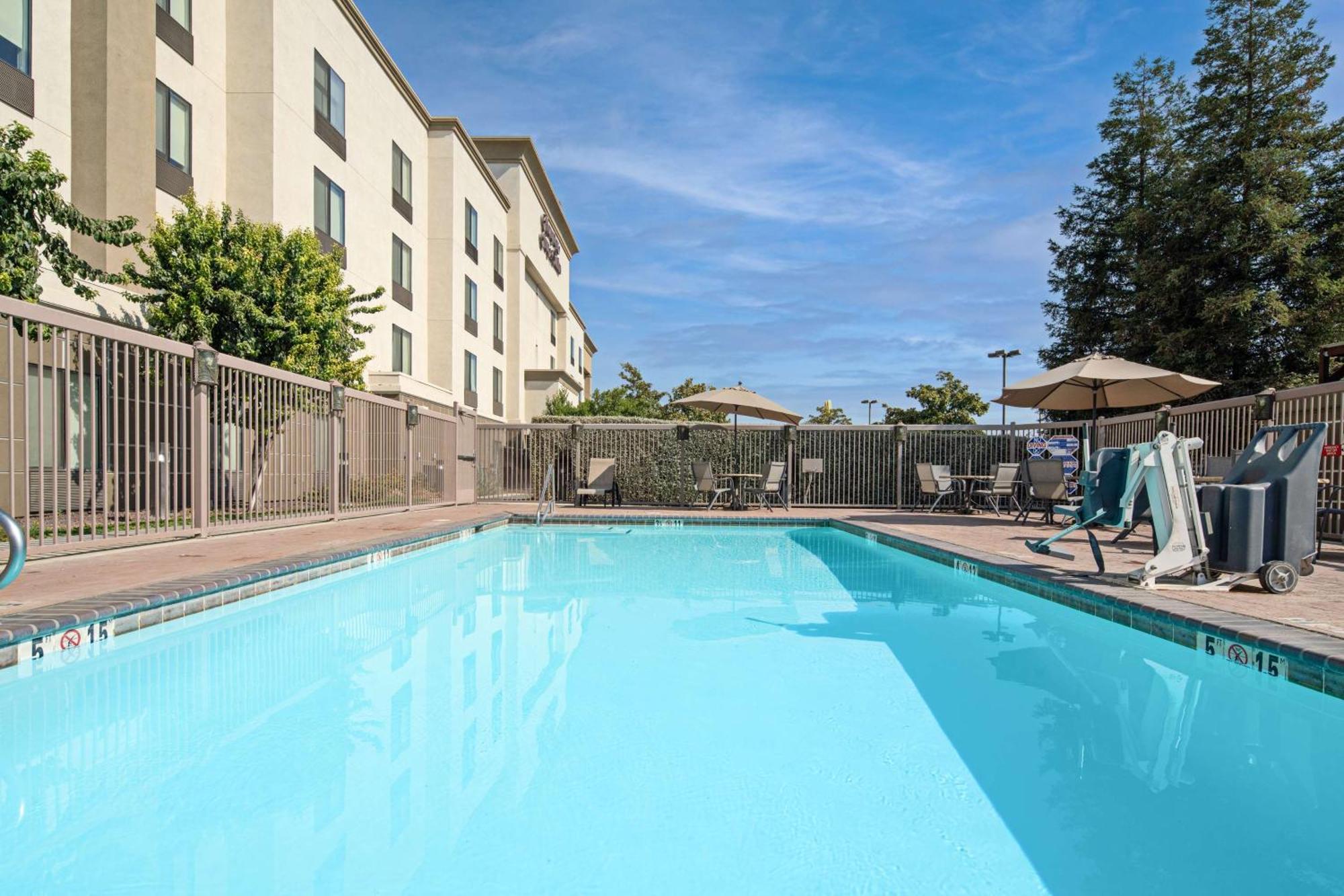Hampton Inn And Suites Bakersfield / Highway 58 Buitenkant foto